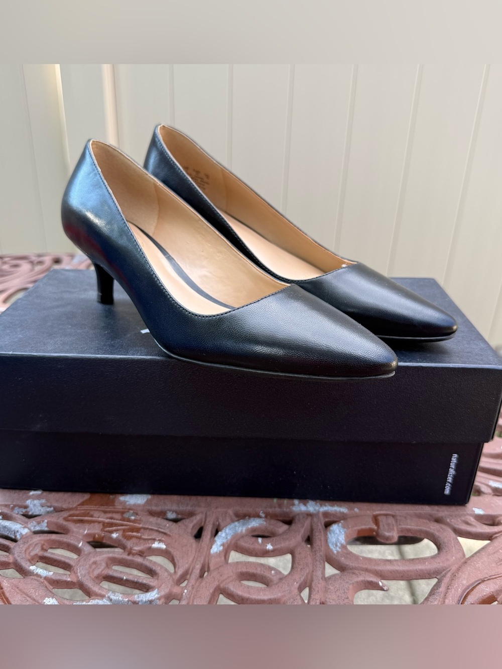 Women’s NATURALIZER black dress kitten heels leather size 5